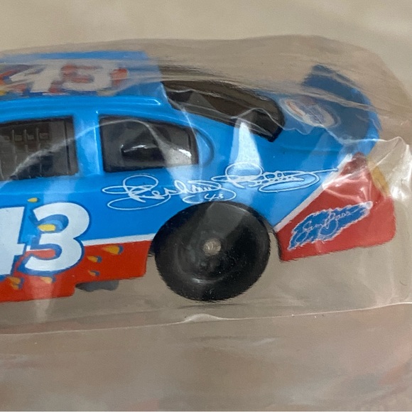 🟢 {3/$15} New in Plastic! NASCAR #43 Cheerios Richard Petty Car - Picture 10 of 16